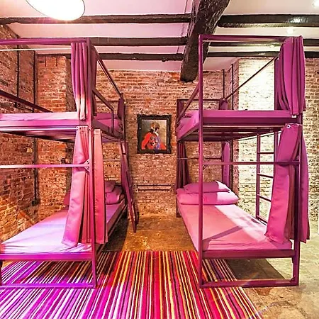 Safestay Micklegate Hostel *